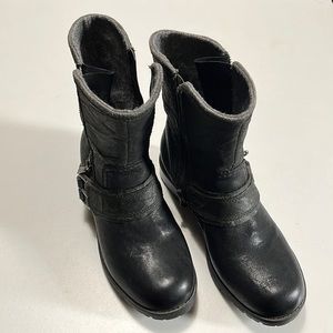 Clarks Women's Faralyn Rise Boot size 8